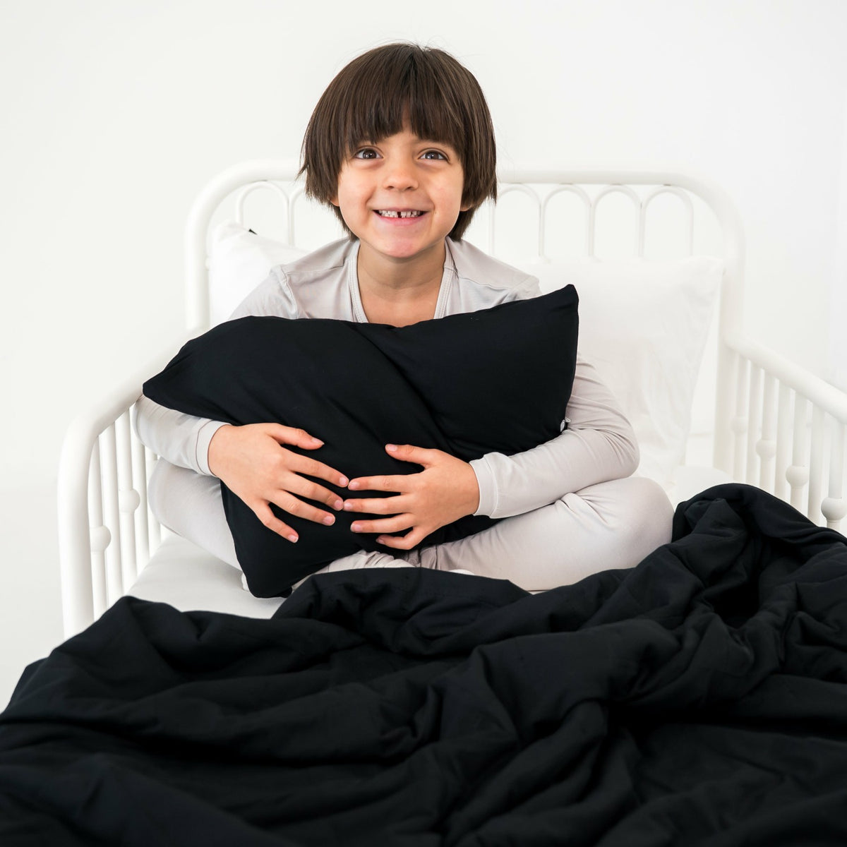 Youth Blanket in Midnight 2.5 | Kyte Baby