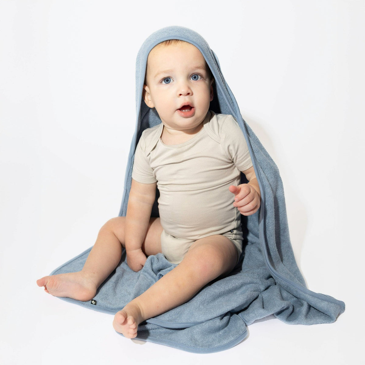 Hooded Bath Towel in Slate | Kyte Baby