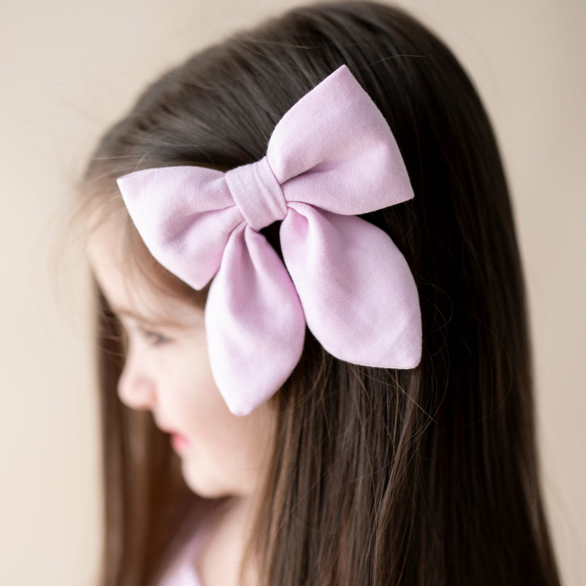 Medium Alligator Clip Bow in Thistle | Kyte Baby