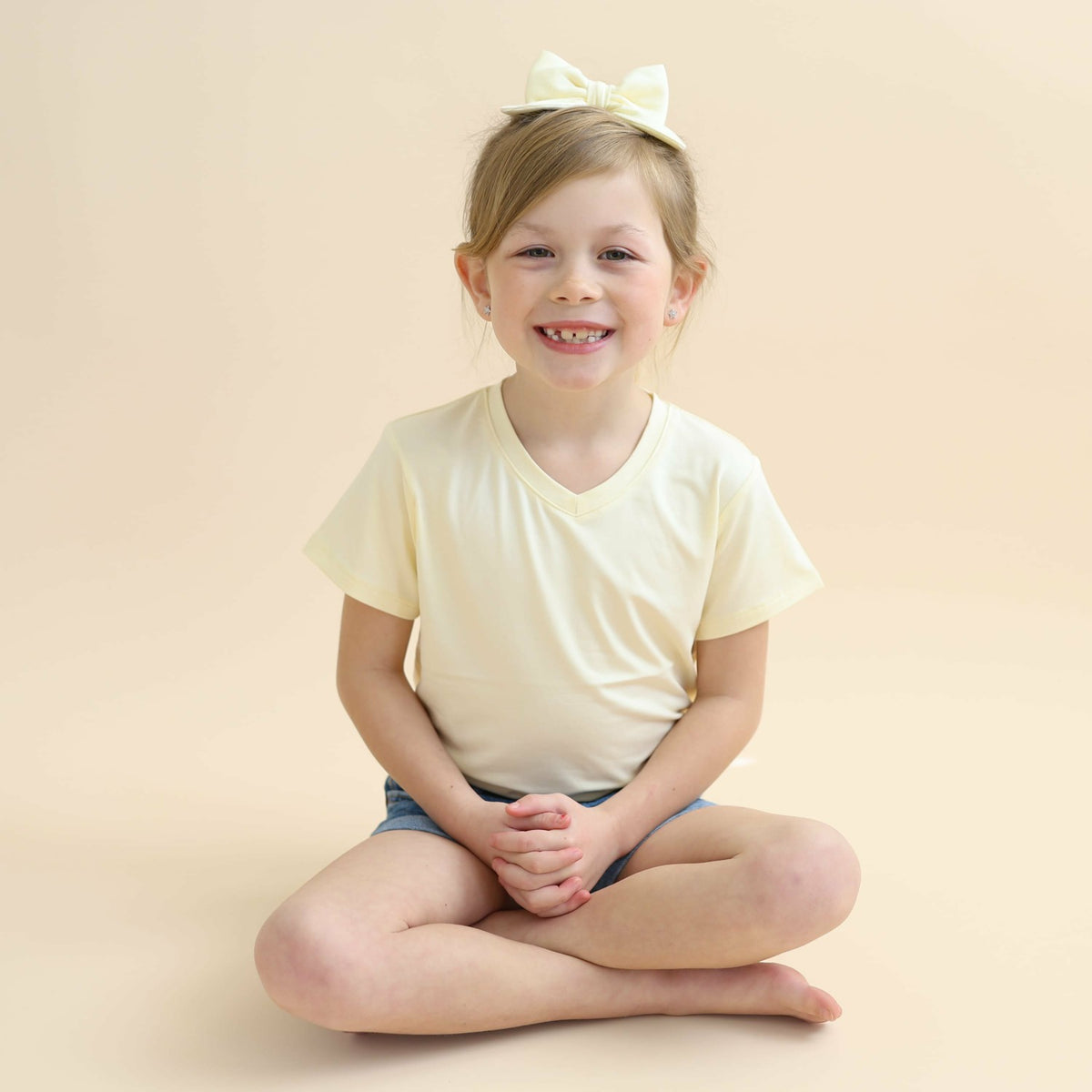 Medium Alligator Clip Bow in Chamomile | Kyte Baby