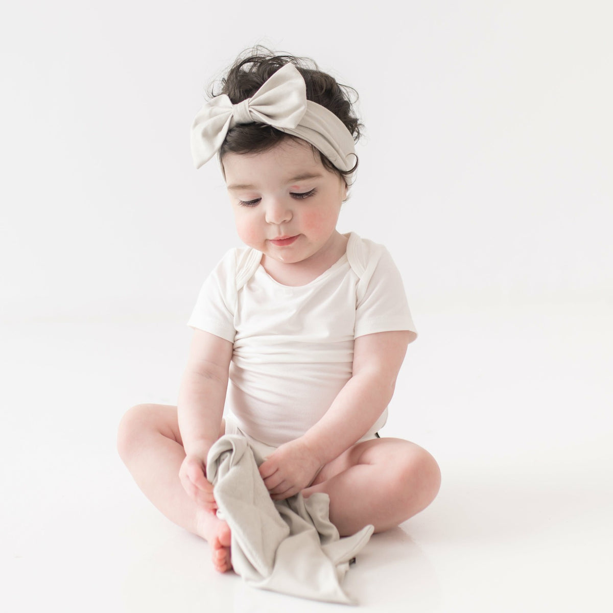 Bow Headband in Oat | Kyte Baby
