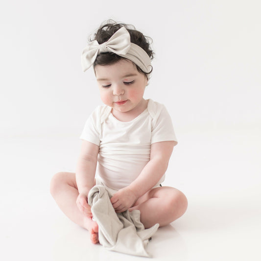 Bow Headband in Oat | Kyte Baby