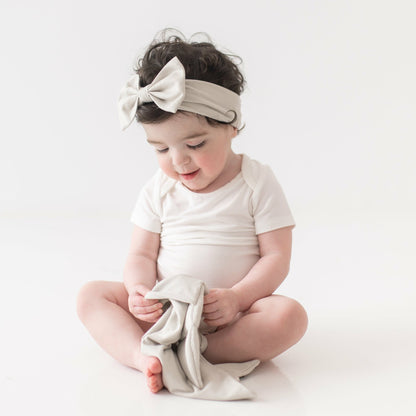 Bow Headband in Oat | Kyte Baby