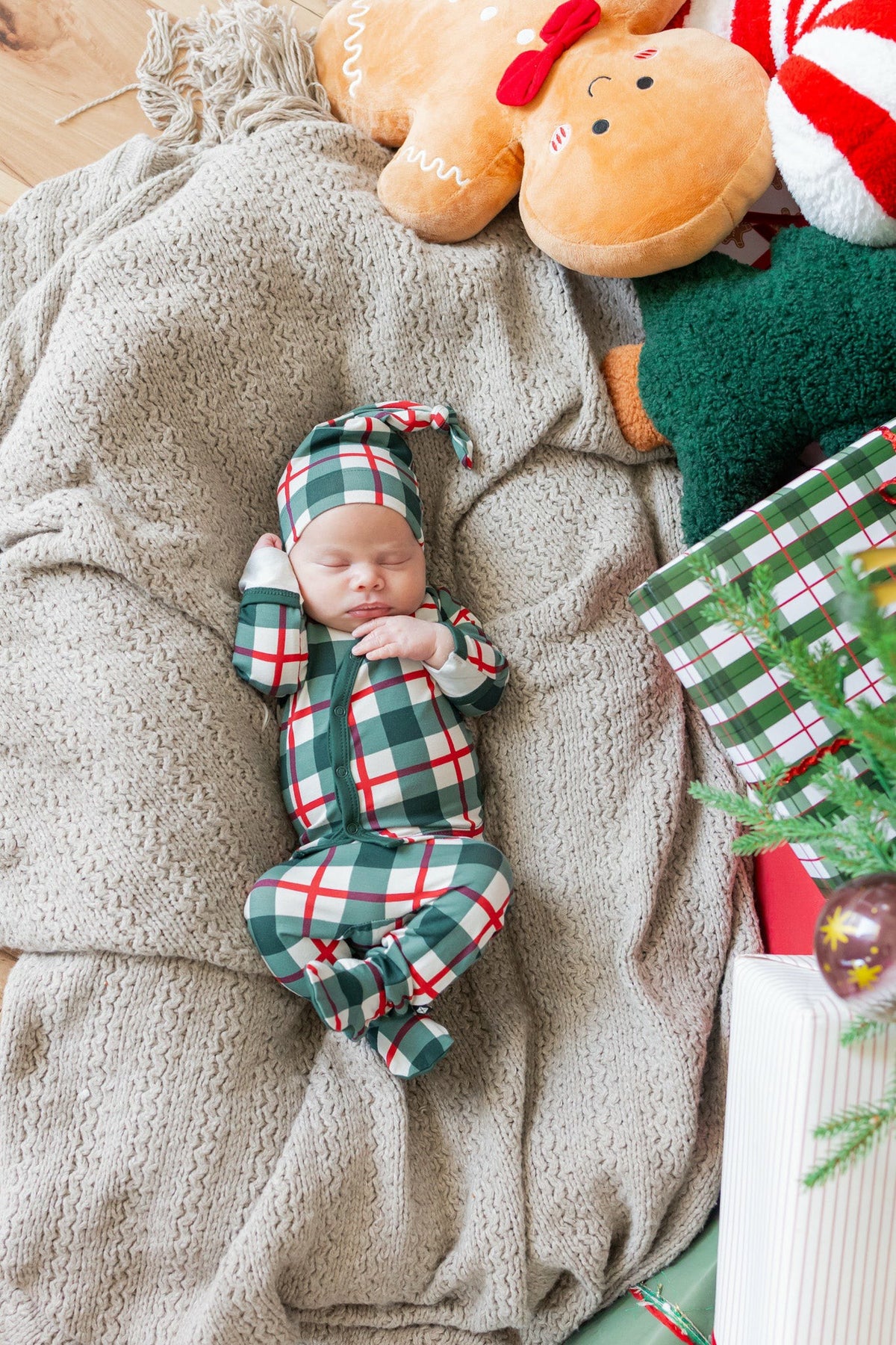 Take Me Home Set with Cap in Holiday Plaid | Kyte Baby