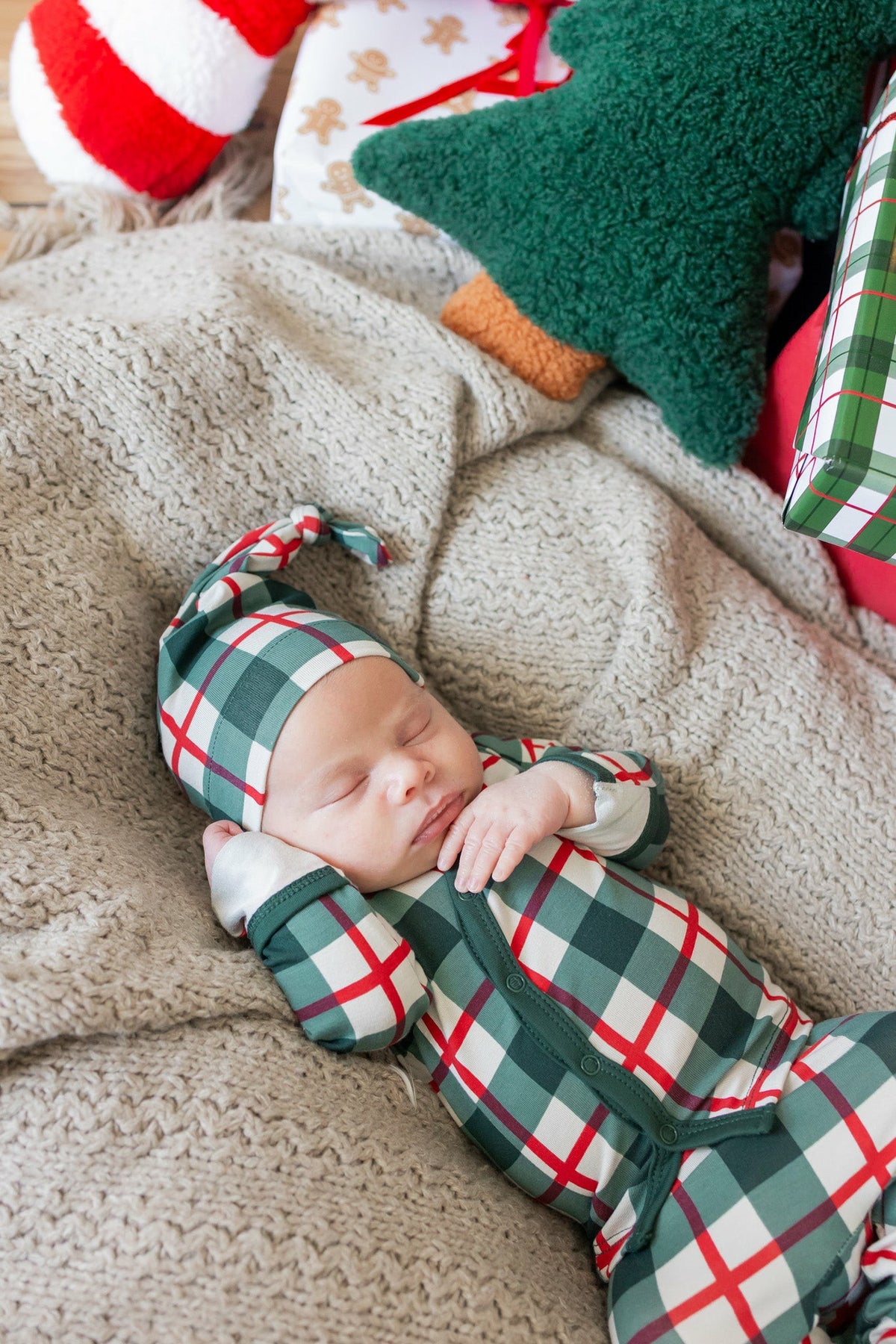Take Me Home Set with Cap in Holiday Plaid | Kyte Baby
