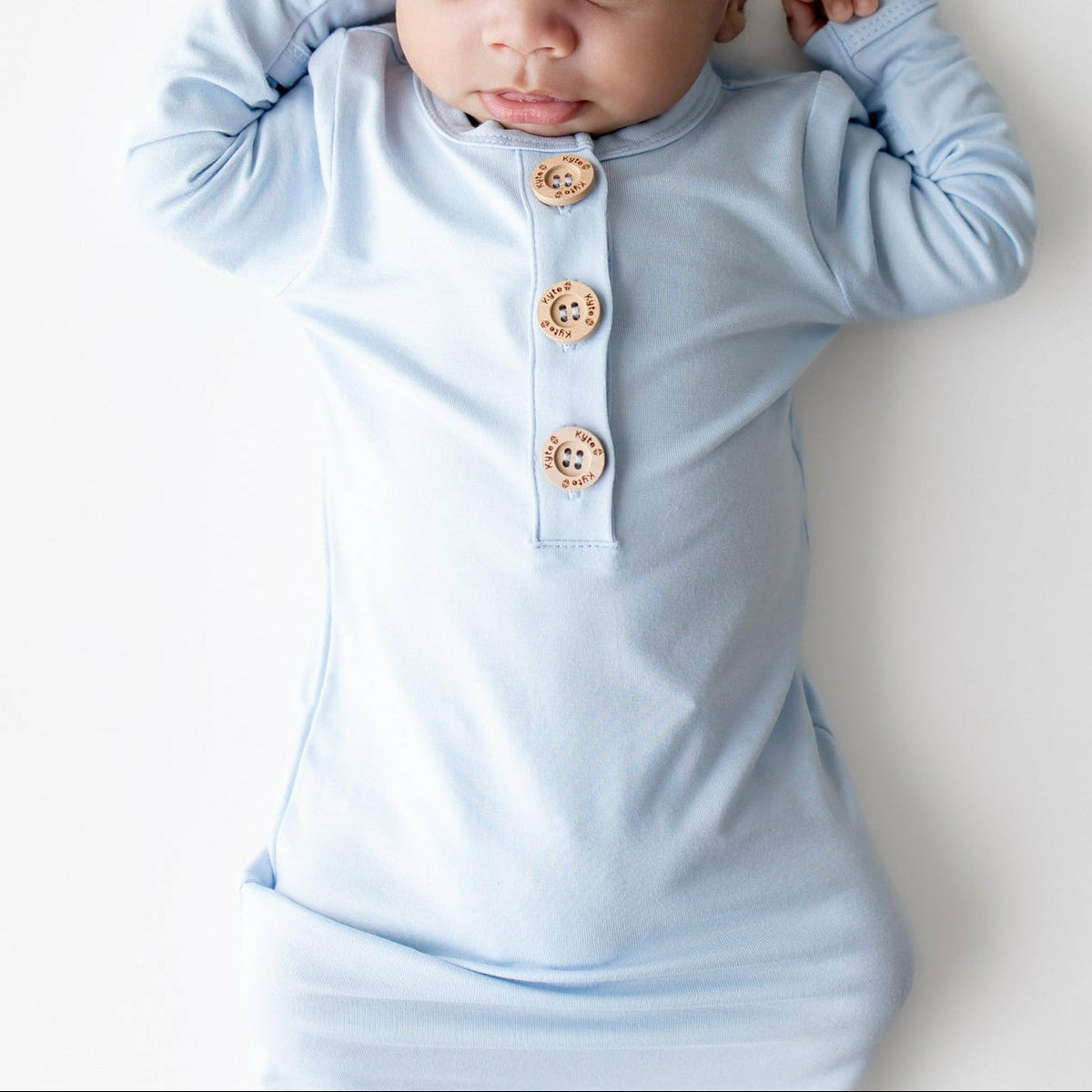 Knotted Day Gown with Hat Set in Breeze | Kyte Baby