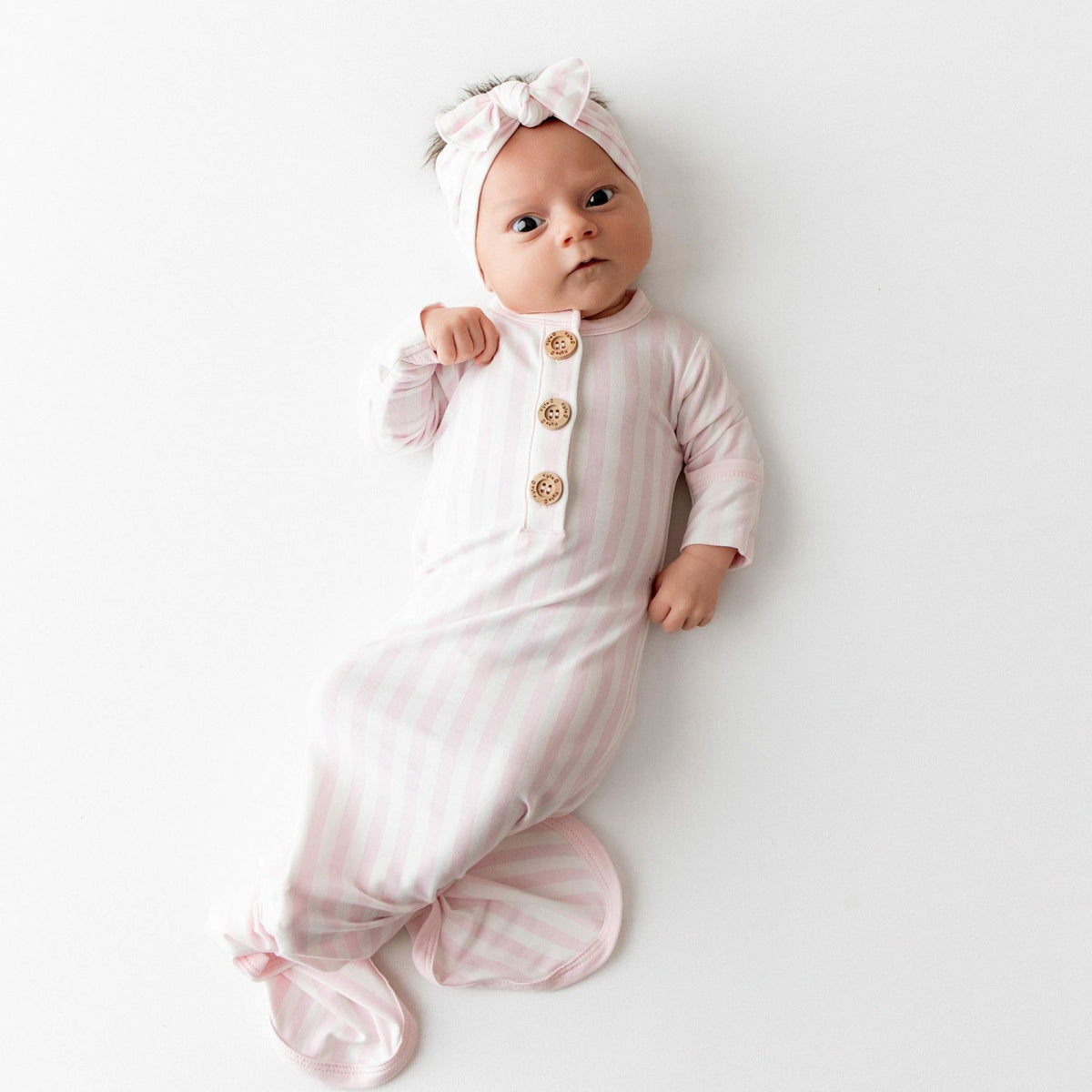 Knotted Gown with Bow Set in Cloud | Kyte Baby