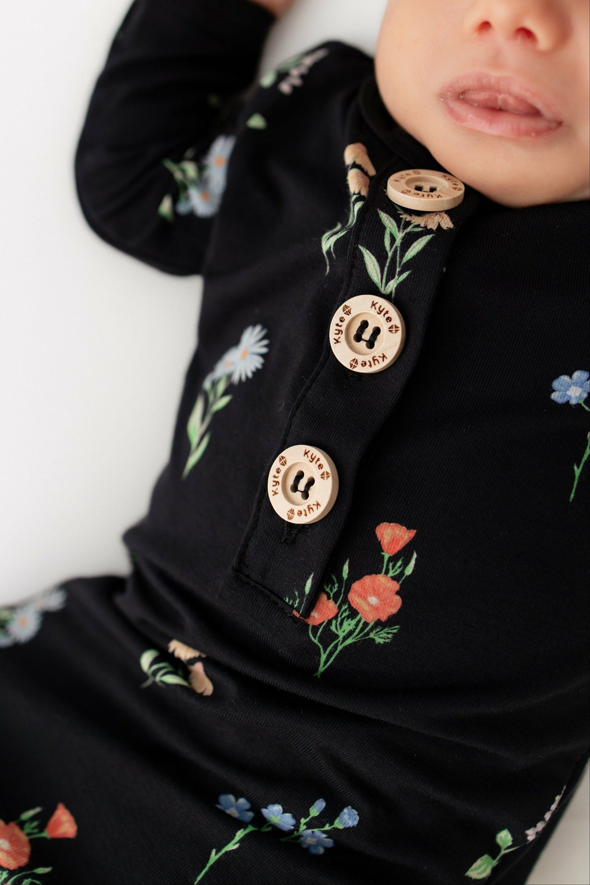 Knotted Day Gown with Hat Set in Midnight Wildflower | Kyte Baby