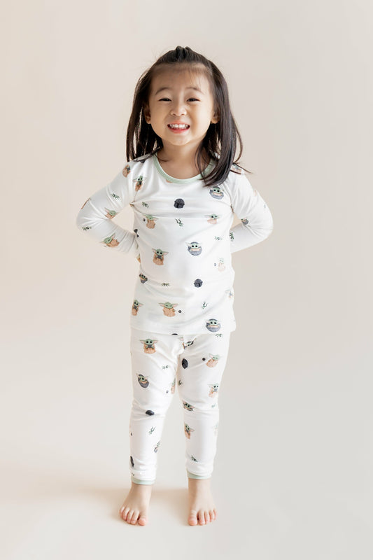 Long Sleeve Pajamas in Grogu™ | Kyte Baby