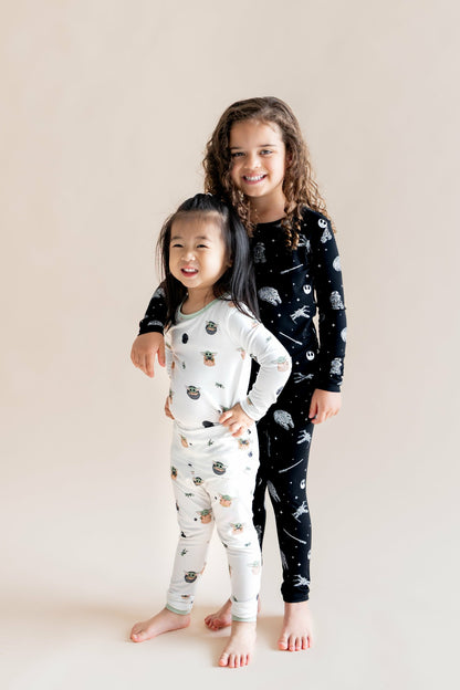 Long Sleeve Pajamas in Grogu™ | Kyte Baby