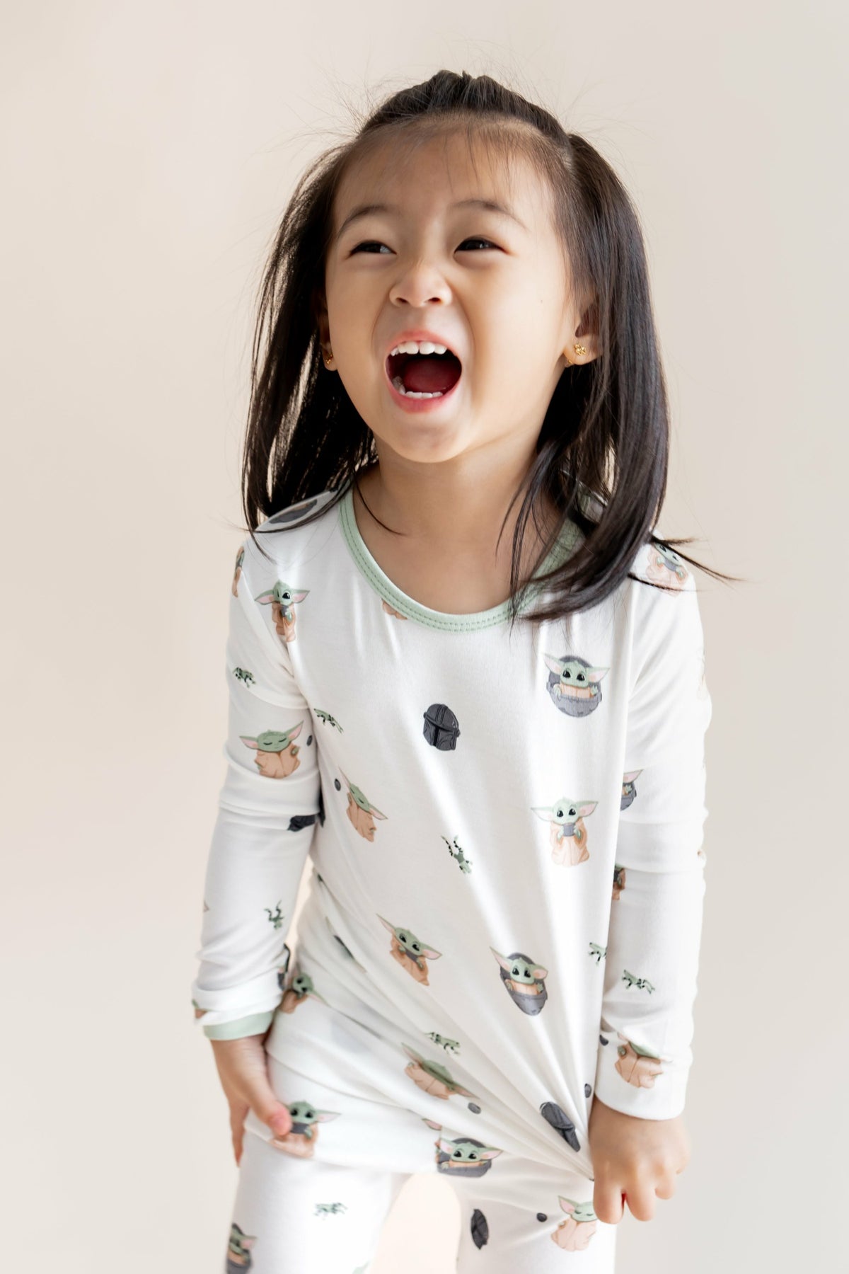 Long Sleeve Pajamas in Grogu™ | Kyte Baby