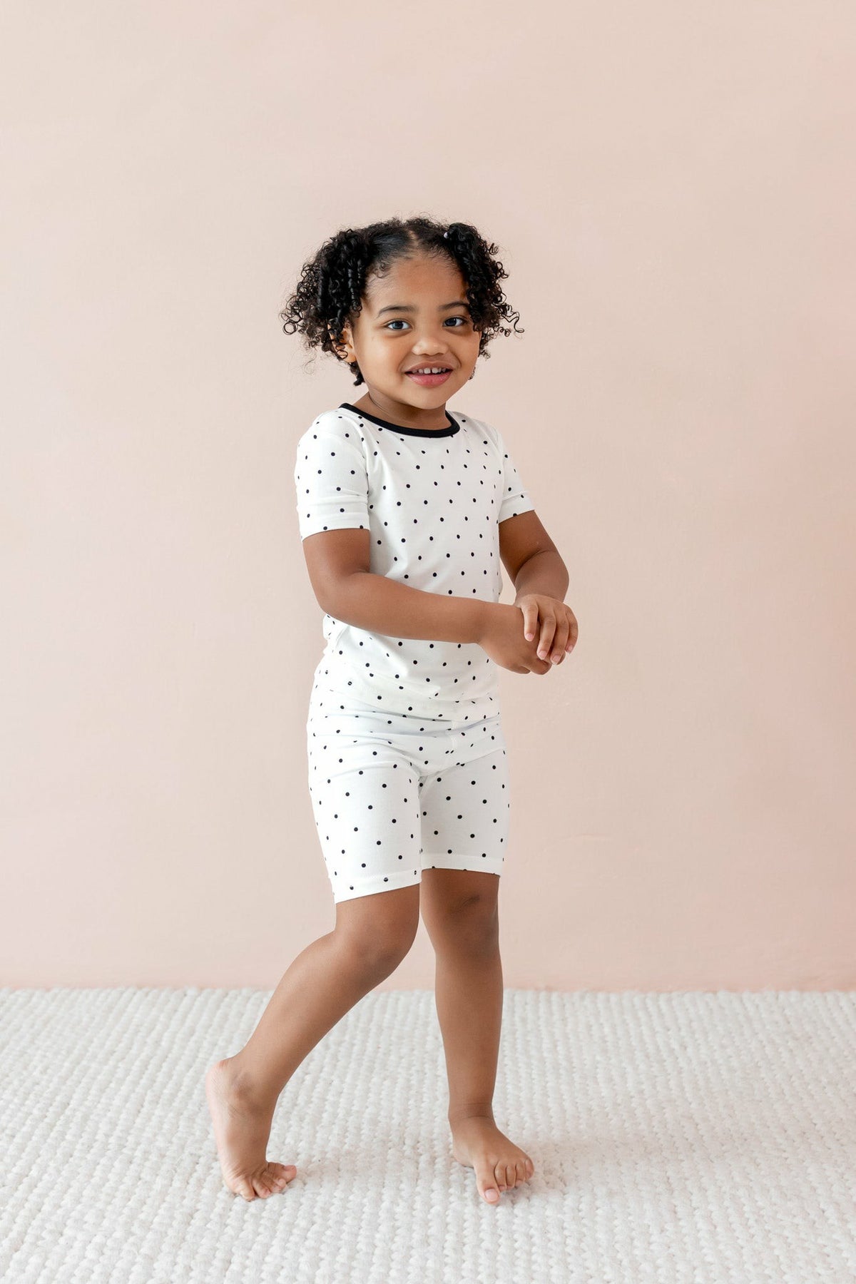 Short Sleeve Pajamas in Midnight Polka Dot | Kyte Baby