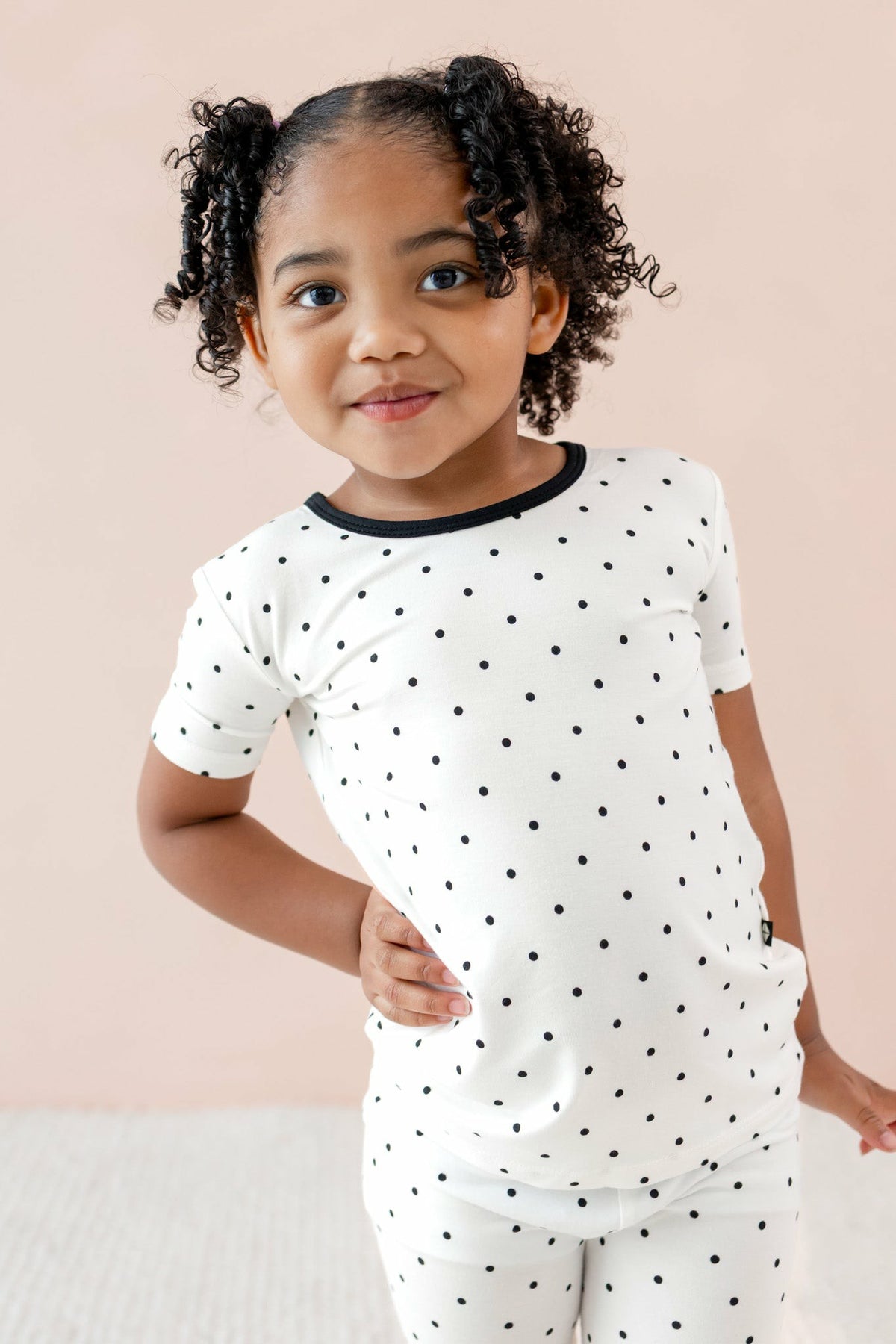 Short Sleeve Pajamas in Midnight Polka Dot | Kyte Baby