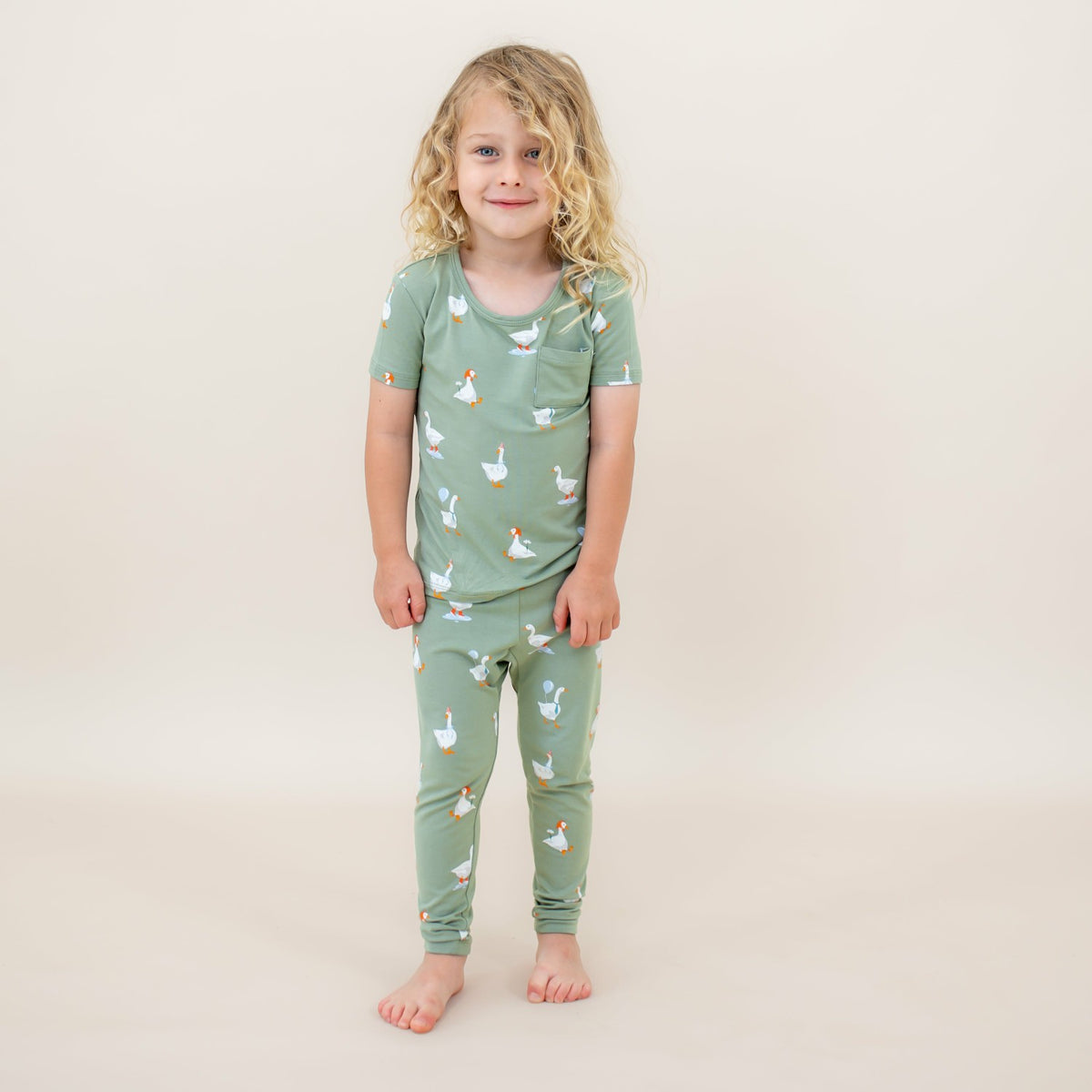Short Sleeve with Pants Pajamas in Silly Goose | Kyte Baby