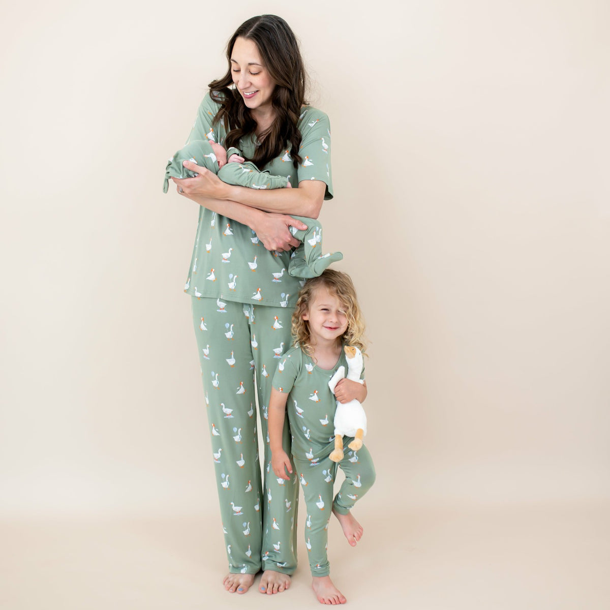 Short Sleeve with Pants Pajamas in Silly Goose | Kyte Baby