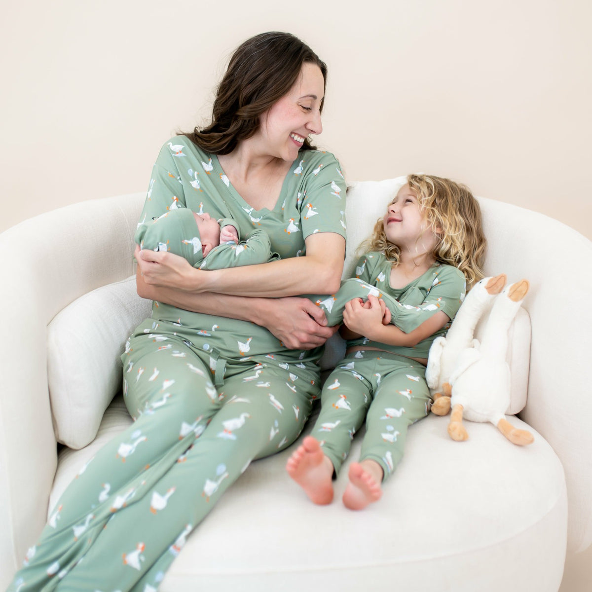 Short Sleeve with Pants Pajamas in Silly Goose | Kyte Baby