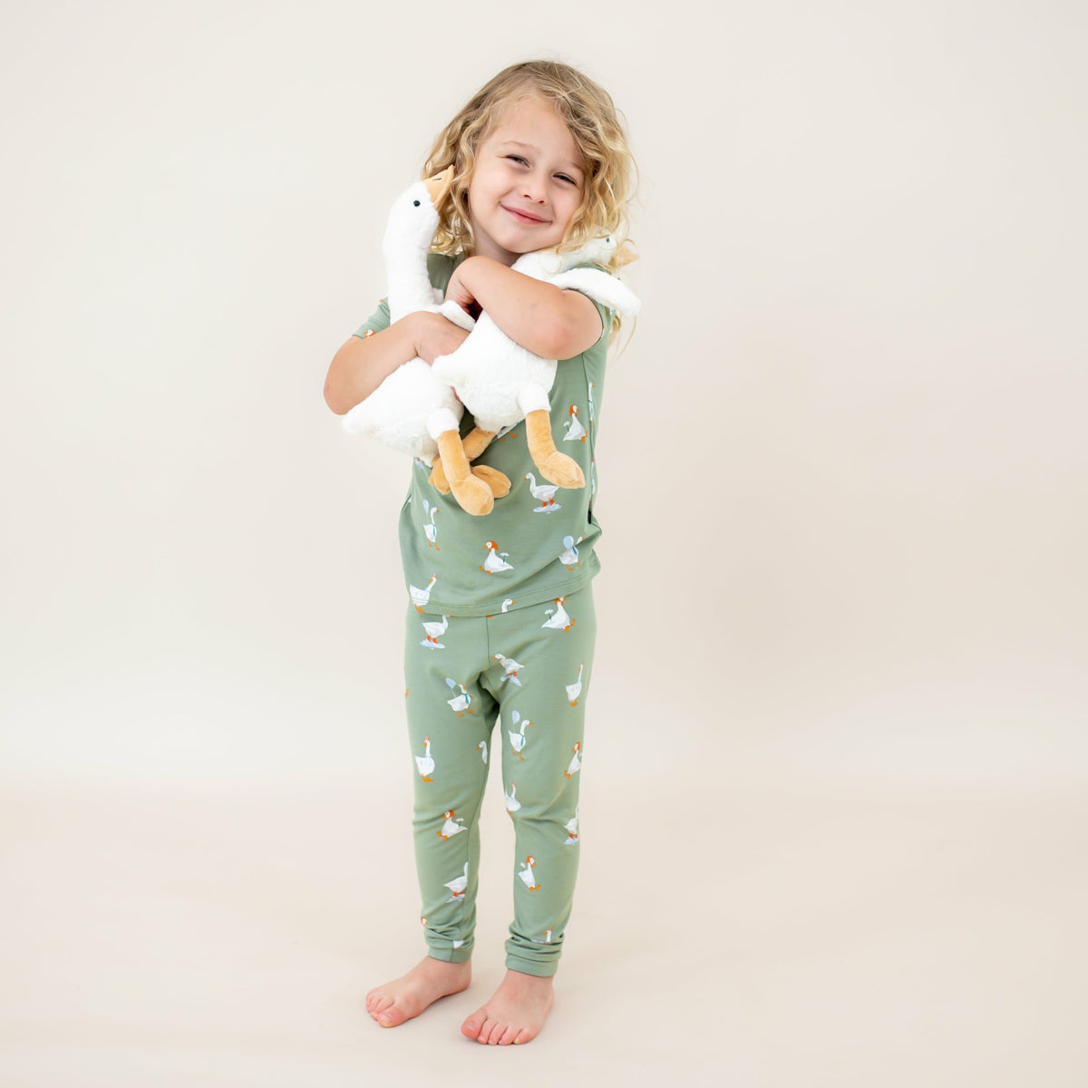 Short Sleeve with Pants Pajamas in Silly Goose | Kyte Baby