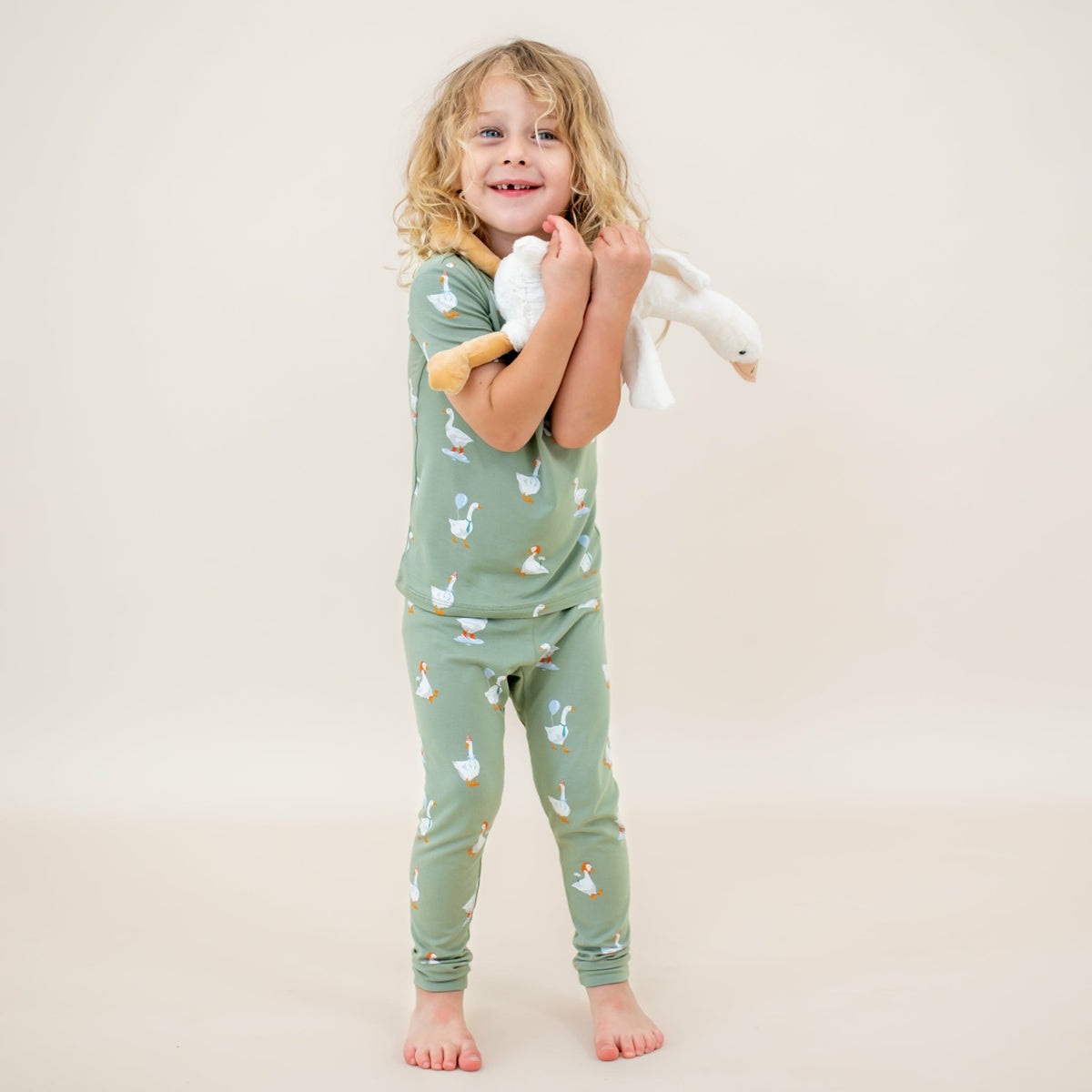 Short Sleeve with Pants Pajamas in Silly Goose | Kyte Baby