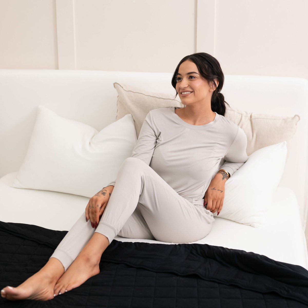 Bamboo Adult Quilted Blanket in Midnight 1.0 TOG | Kyte Baby