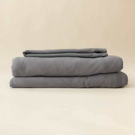 Fitted Sheet with Pillowcases in Charcoal | Kyte Baby