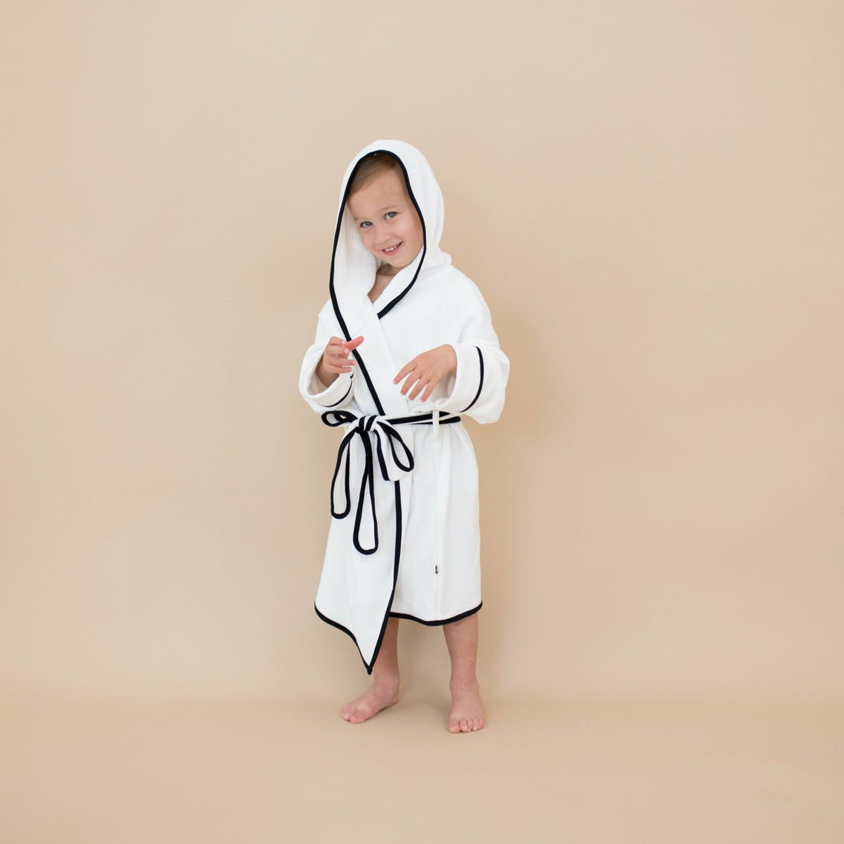 Hooded Bath Robe in Cloud with Midnight Trim | Kyte Baby