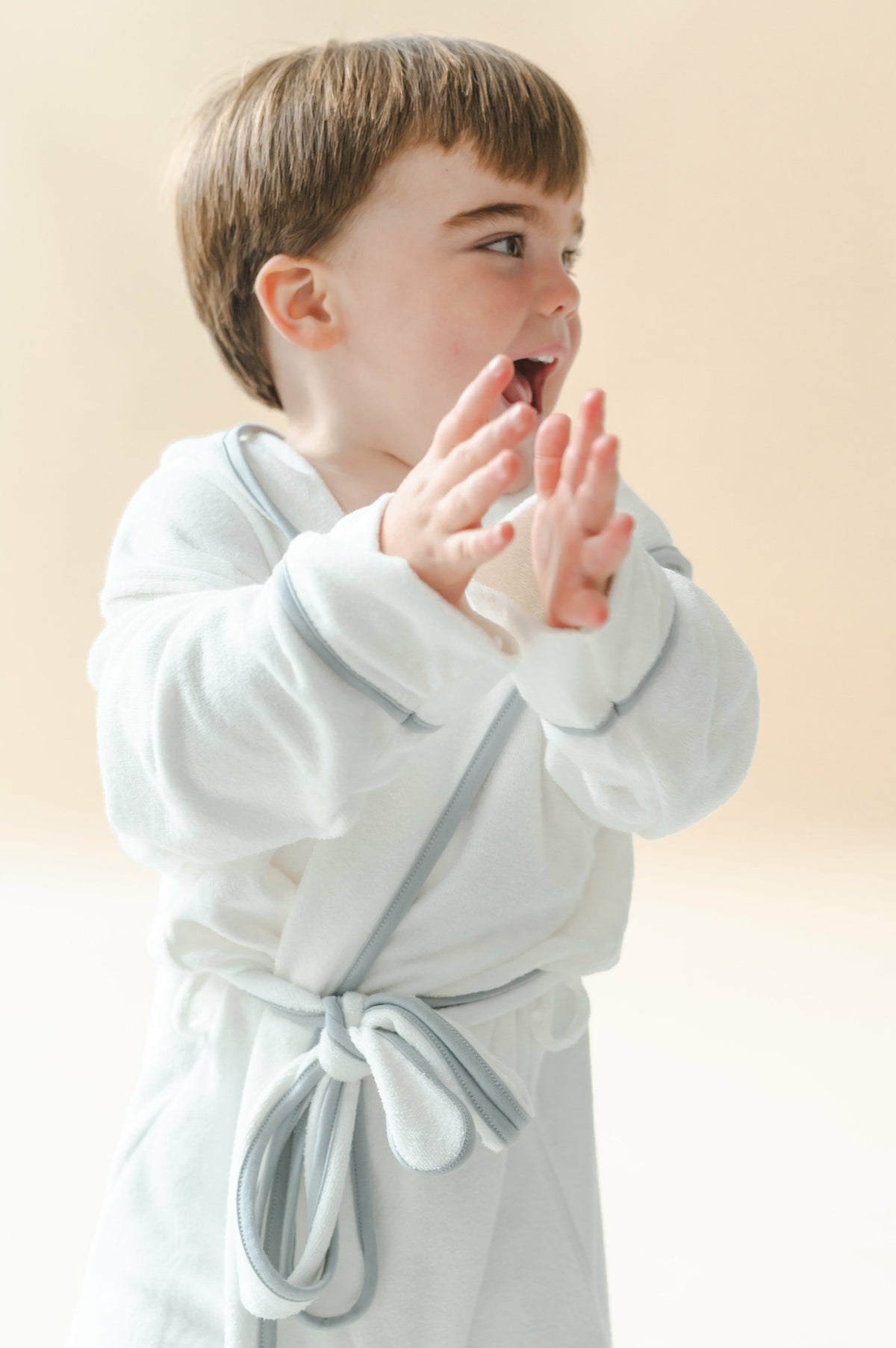 Hooded Bath Robe in Cloud with Storm Trim | Kyte Baby