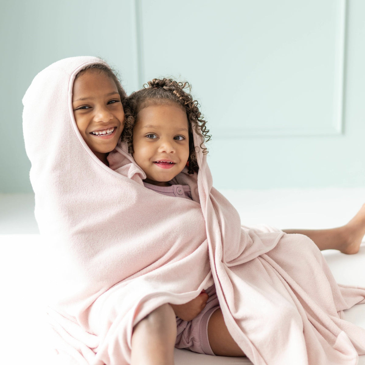 Toddler Hooded Bamboo Bath Towel in Blush | Kyte Baby