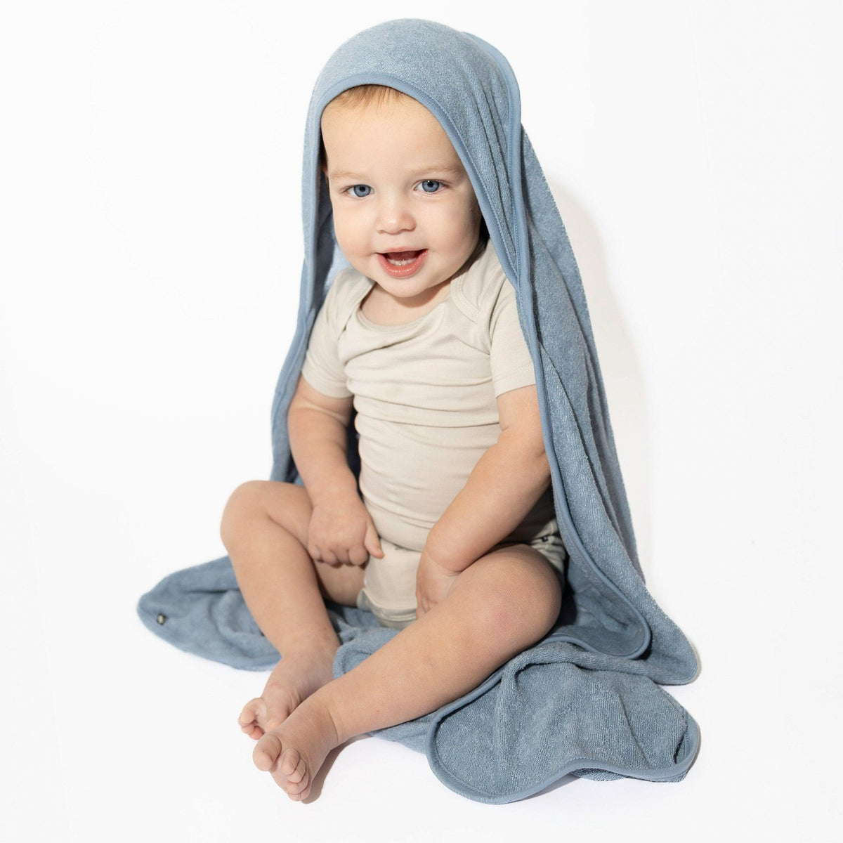 Hooded Bath Towel in Slate | Kyte Baby