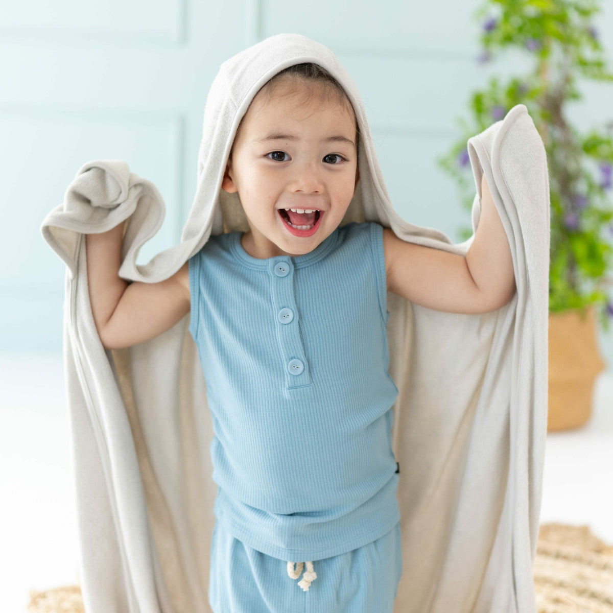 Toddler Hooded Bamboo Bath Towel in Oat | Kyte Baby
