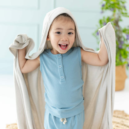 Toddler Hooded Bamboo Bath Towel in Oat | Kyte Baby