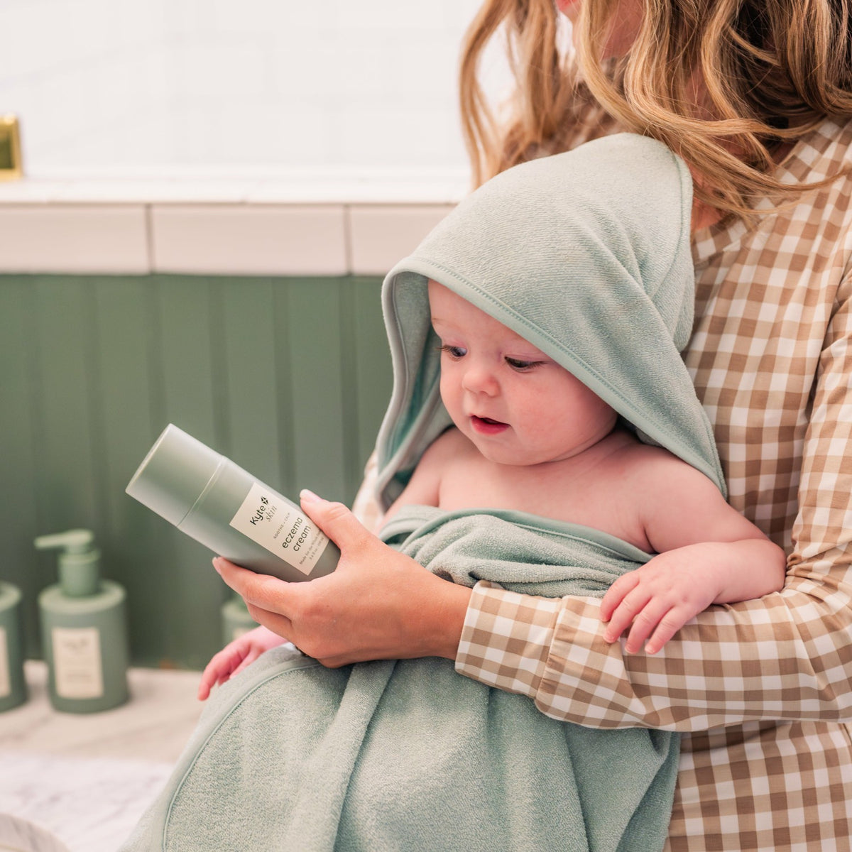 Hooded Infant Bath Towel in Sage | Kyte Baby