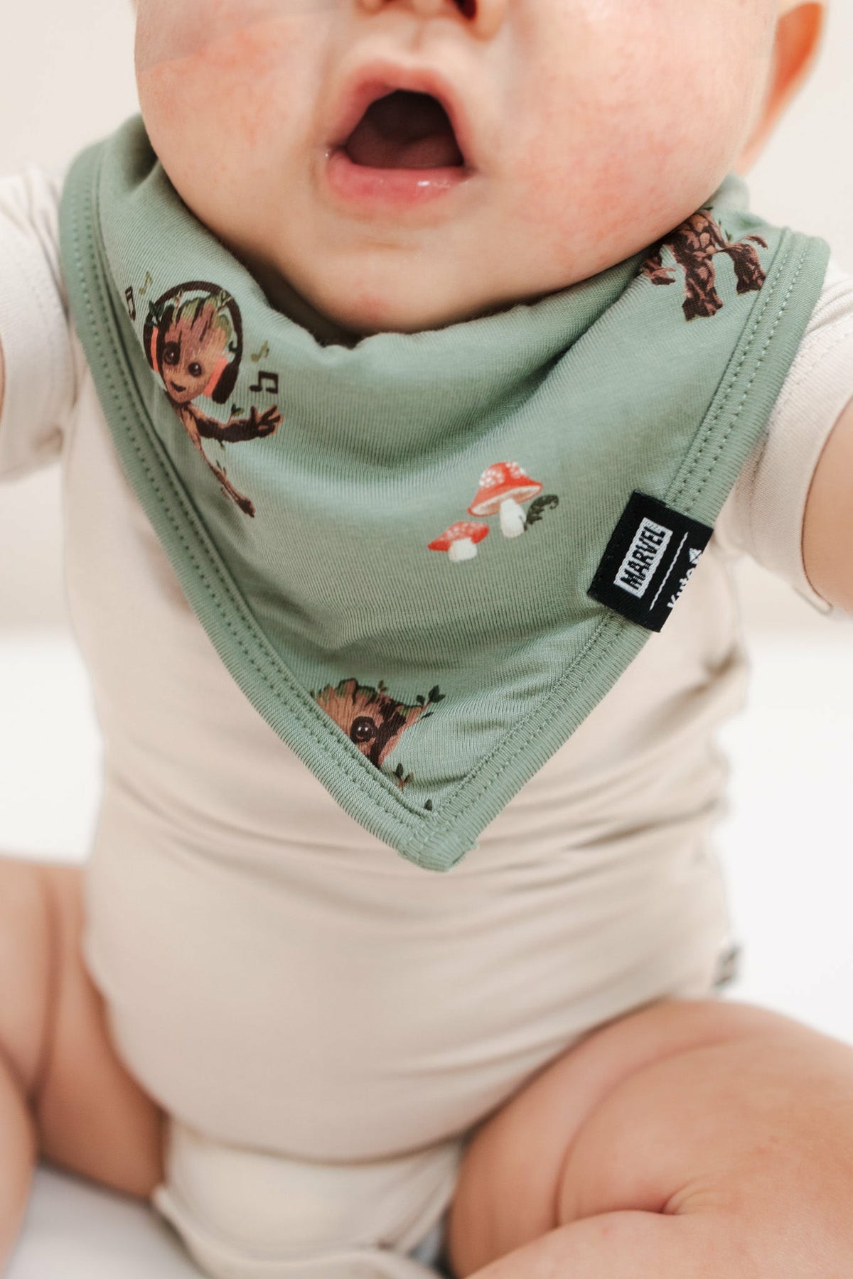 Bib in Groot | Kyte Baby