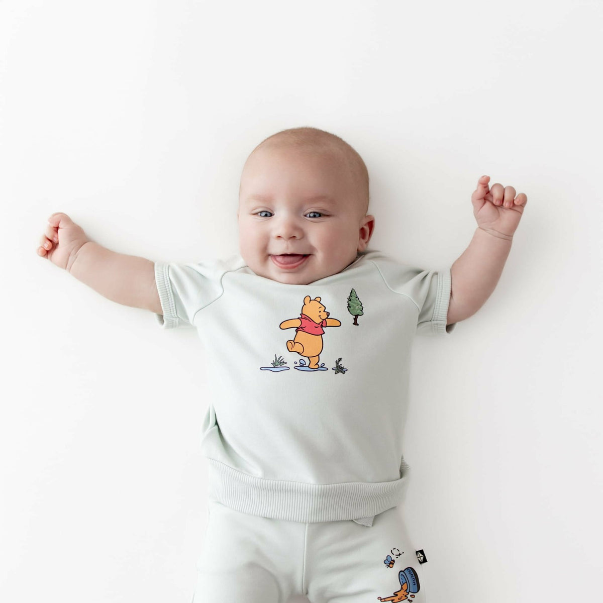 Short Sleeve Jogger Set in Winnie the Pooh on Dew | Kyte Baby