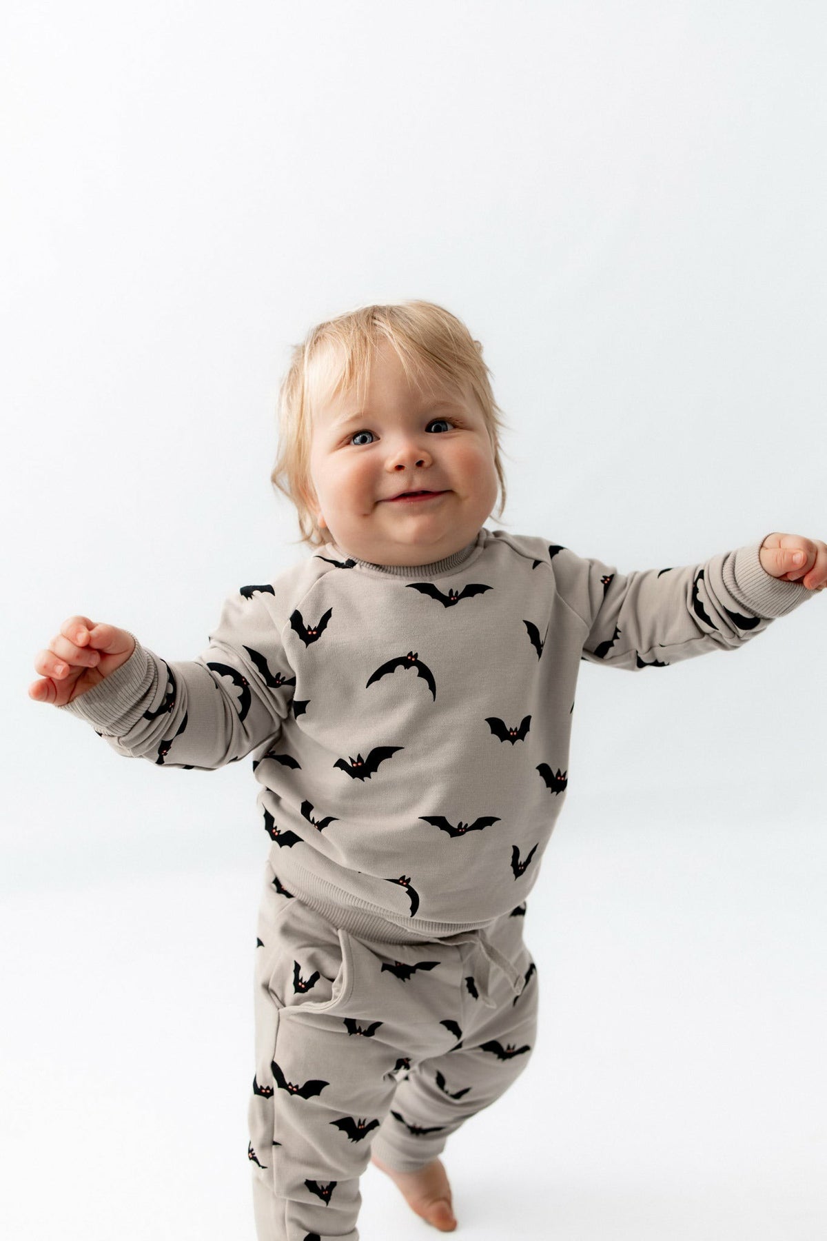 Long Sleeve Jogger Set in Bats | Kyte Baby